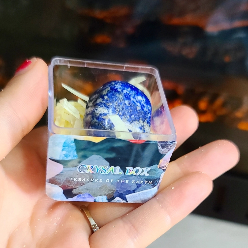Lapis Lazuli Tumble stone on a gift box 🎁